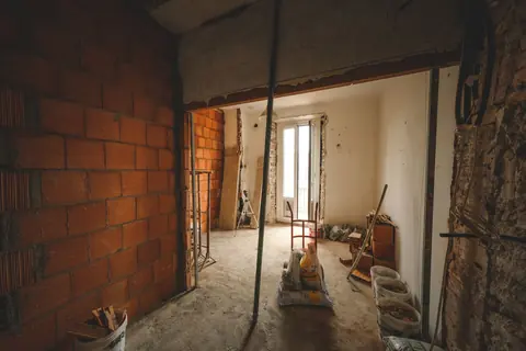 Innenausbau eines Rohbaus vor der Bauendreinigung
